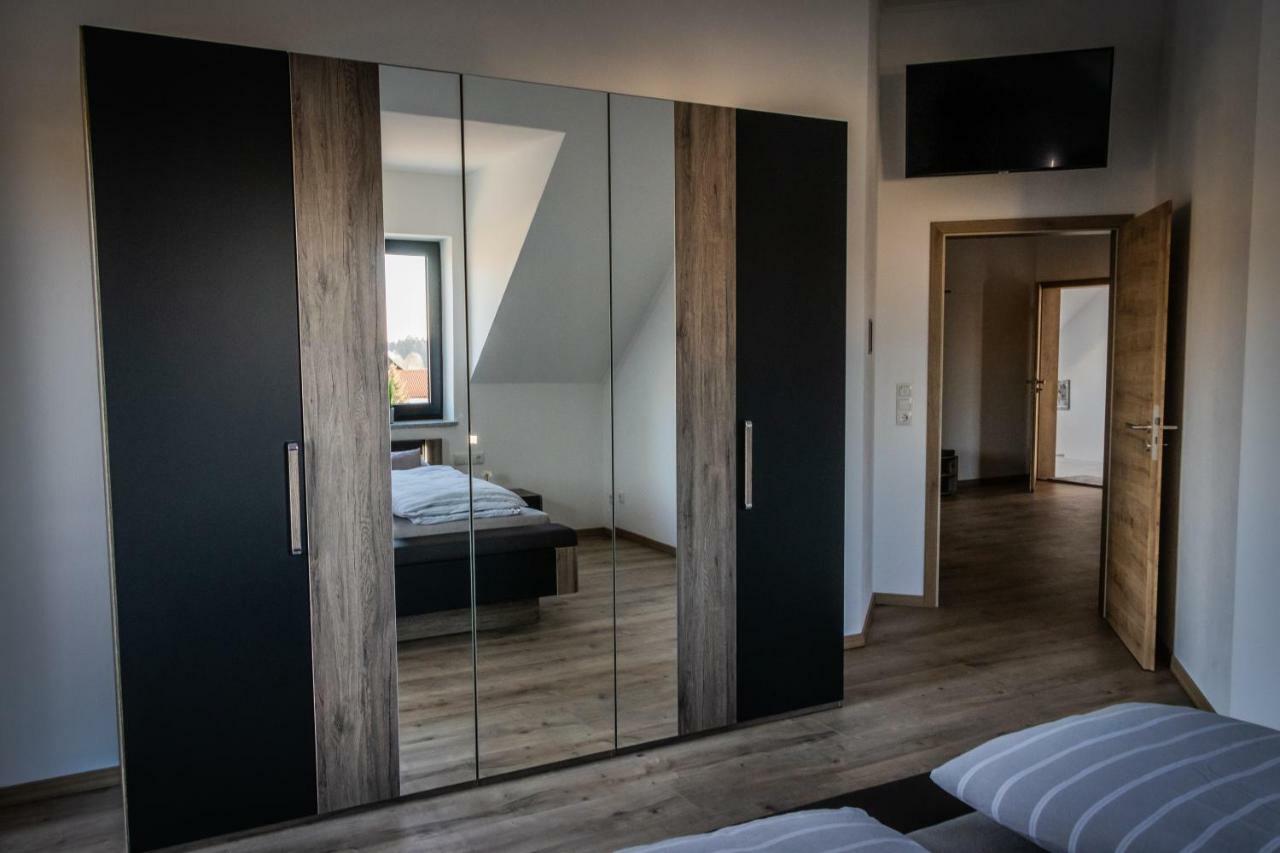 Neukirchen-Balbini Landhaus Ferienwohnungen Mit Pool Und Wellness מראה חיצוני תמונה