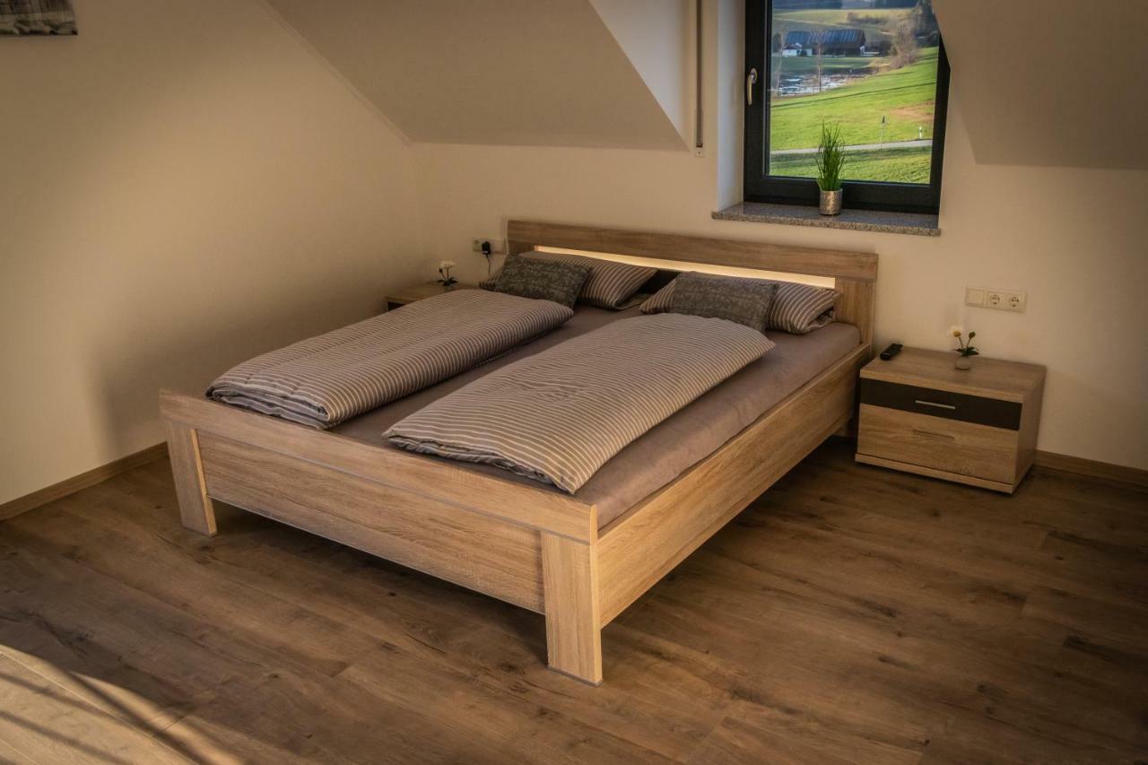 Neukirchen-Balbini Landhaus Ferienwohnungen Mit Pool Und Wellness מראה חיצוני תמונה
