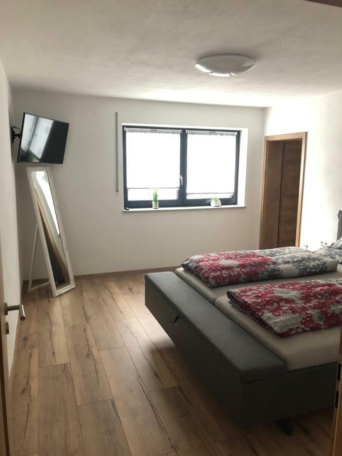 Neukirchen-Balbini Landhaus Ferienwohnungen Mit Pool Und Wellness מראה חיצוני תמונה