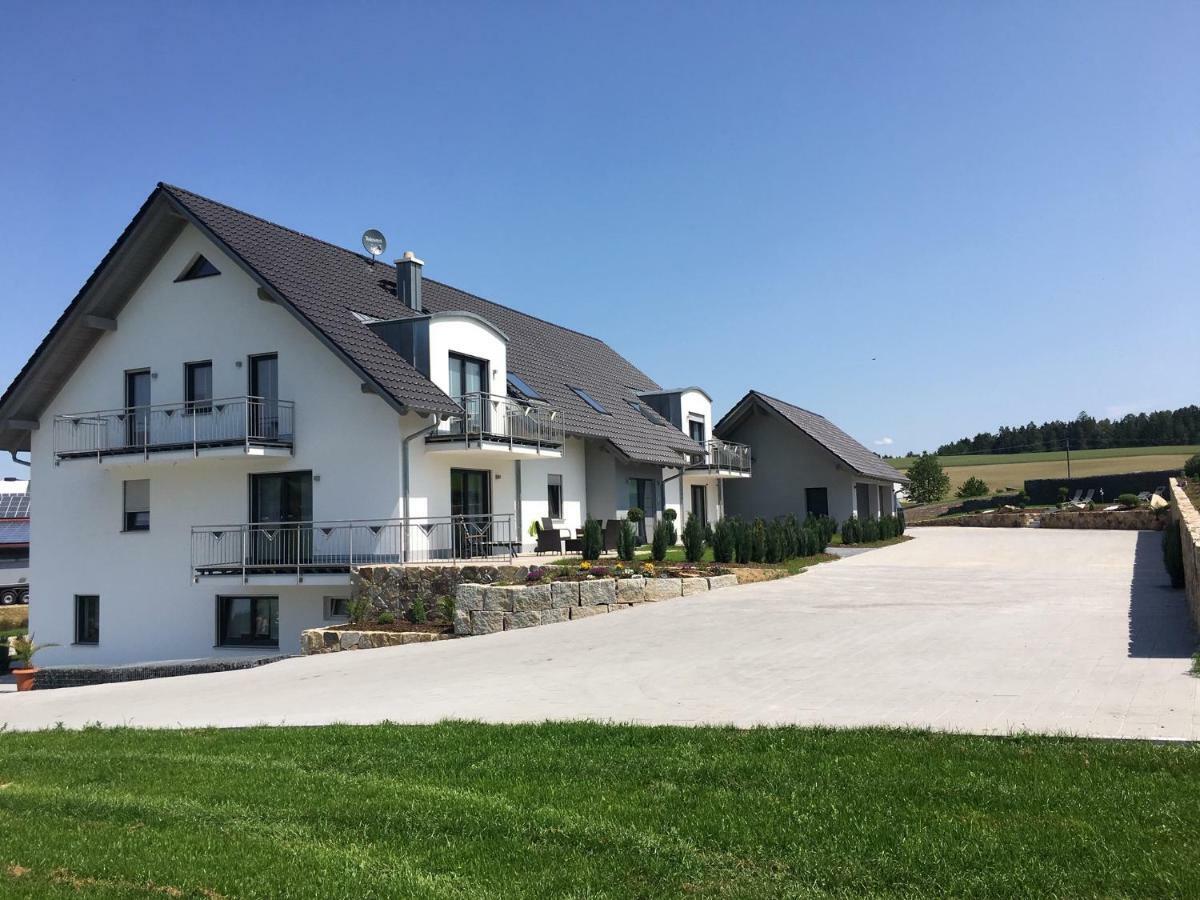 Neukirchen-Balbini Landhaus Ferienwohnungen Mit Pool Und Wellness מראה חיצוני תמונה